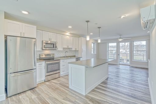 Spacious Townhouse with Double Master Suites – photo 1