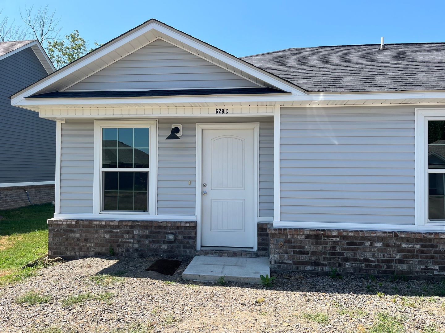 Mulberry Apartment: 629 Alma Ave