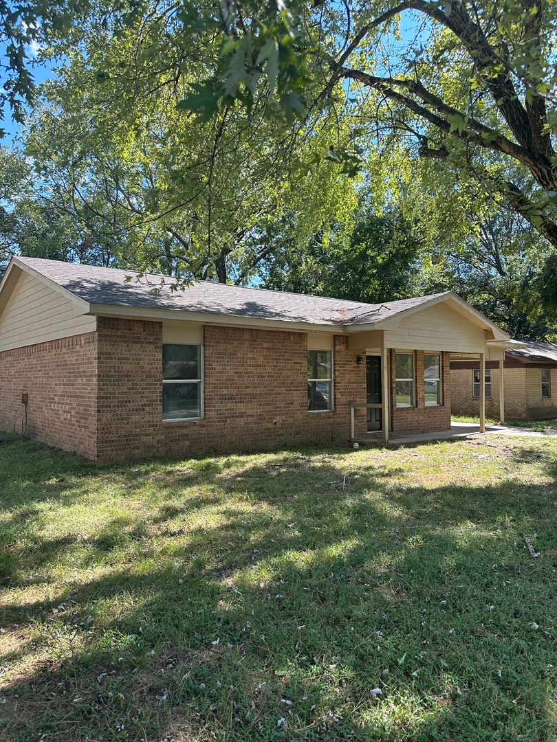 Alma House: 1002 Harris