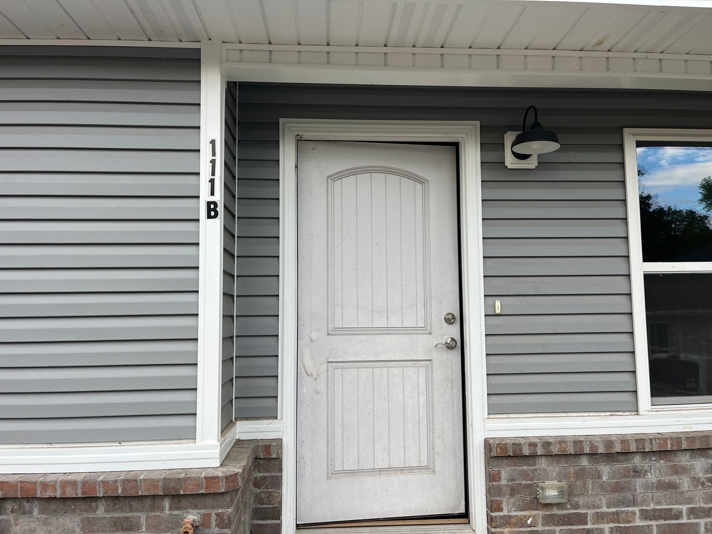 Mulberry Apartment: 111 W 2nd St