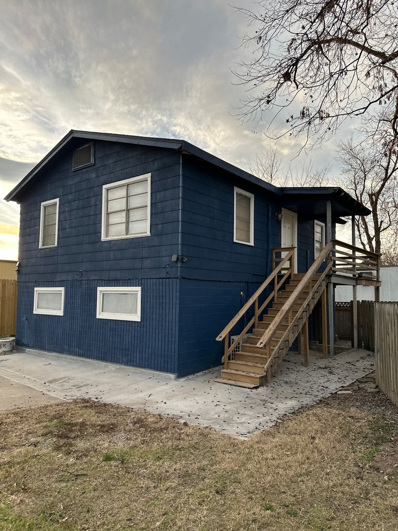 Van Buren Apartment: 415 Wood St.