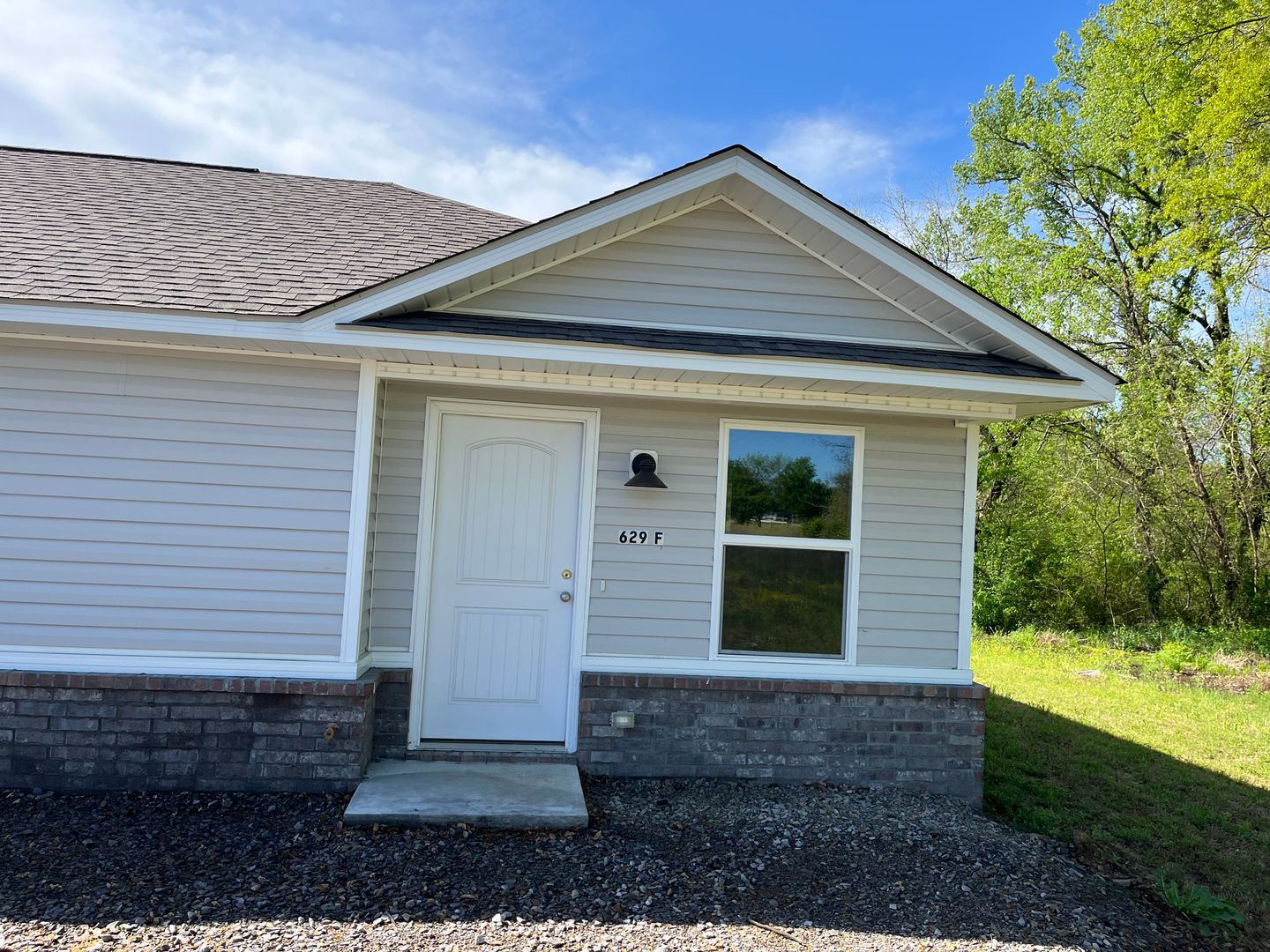 Mulberry Apartment: 629 Alma Ave