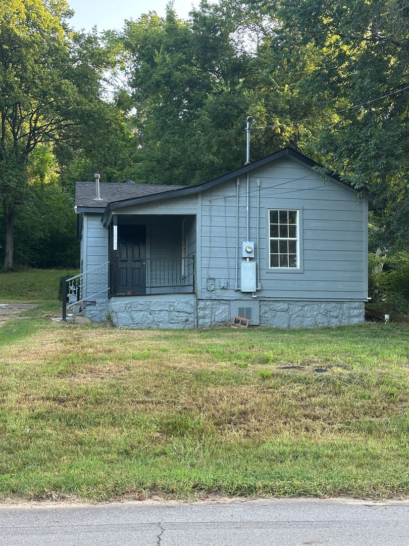 Van Buren House: 1609 Alma Blvd