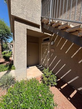 BEAUTIFULLY UPDATED GROUND-FLOOR CONDO – photo 1