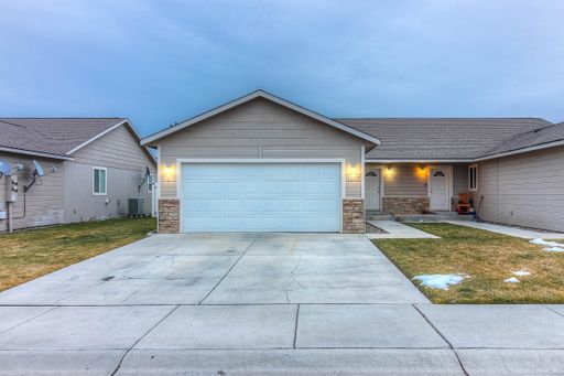 West Valley Duplex *Pet Friendly* – photo 1