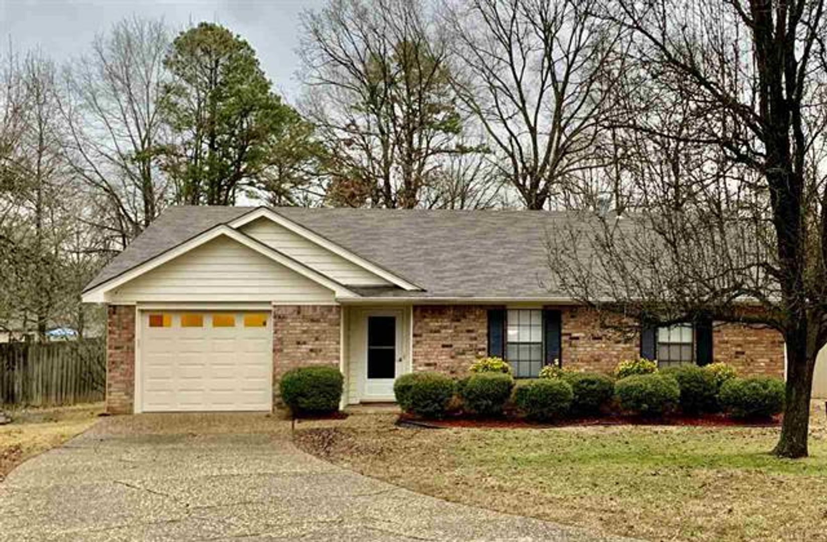 Maumelle House: 81 Oak Forest Loop