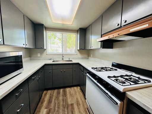 Folsom Special! 1BR Downstairs End Unit + $500 OFF