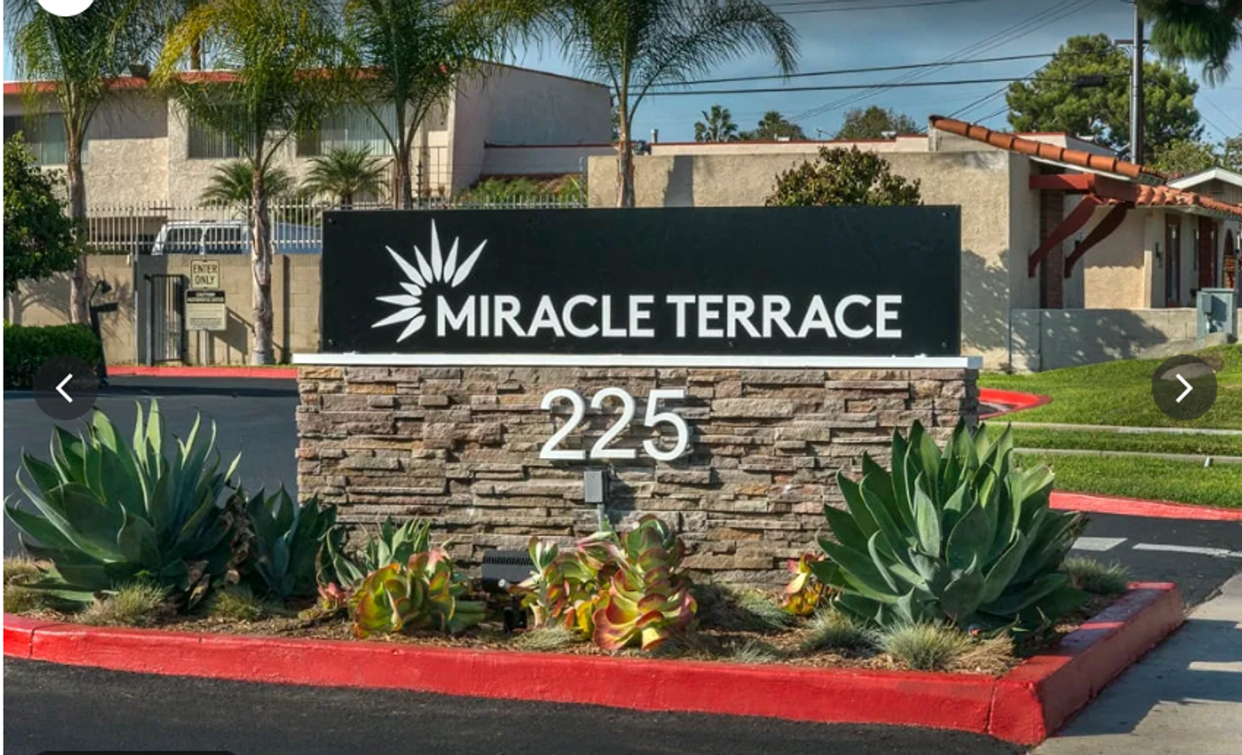 Anaheim Apartment: 225 Southwestern Ave