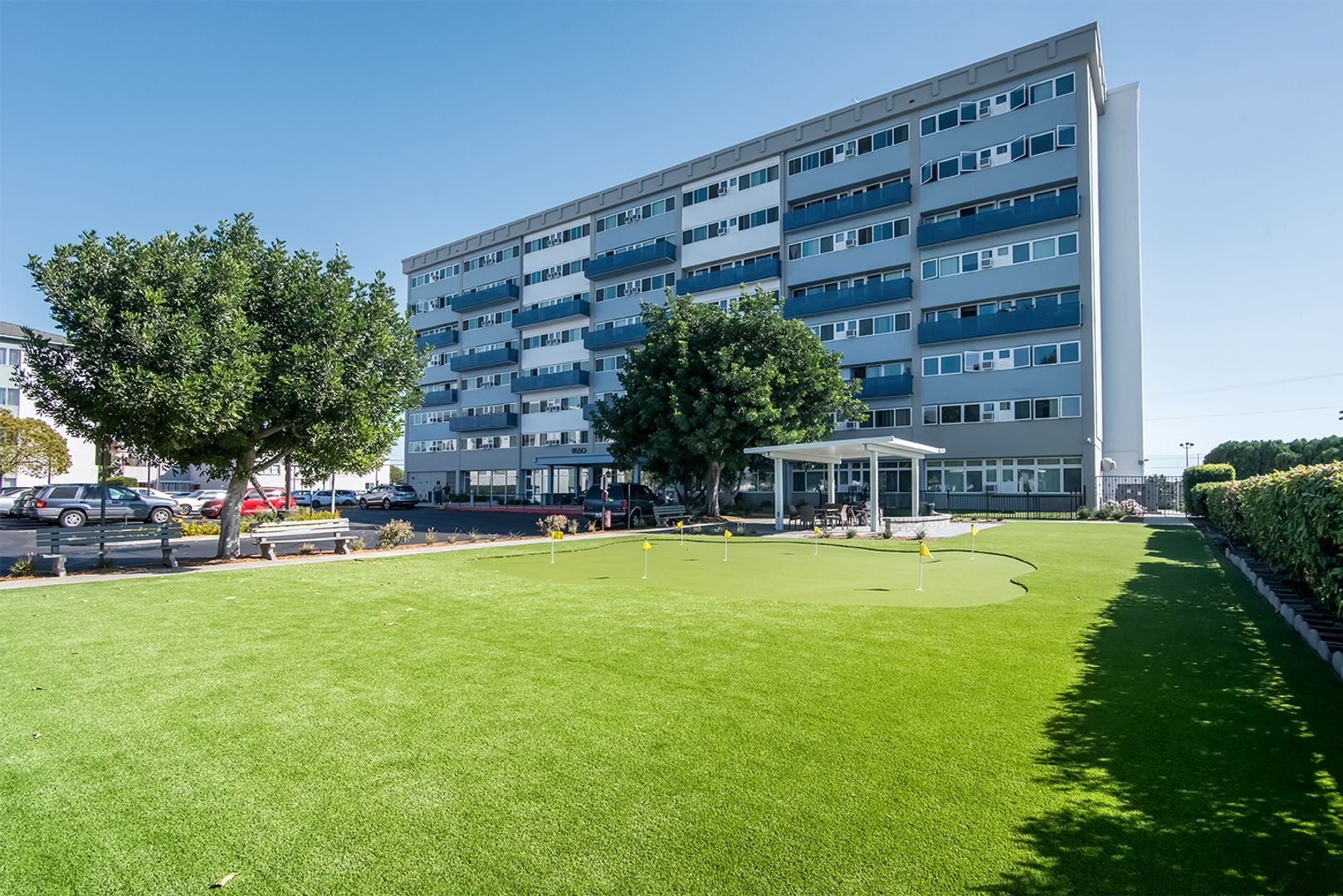 Bellflower Apartment: 9550 Oak Street