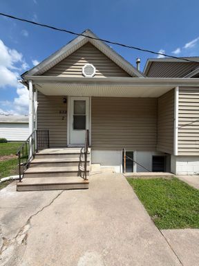 Charming 3-bedroom, 2-bathroom duplex for rent. – photo 1