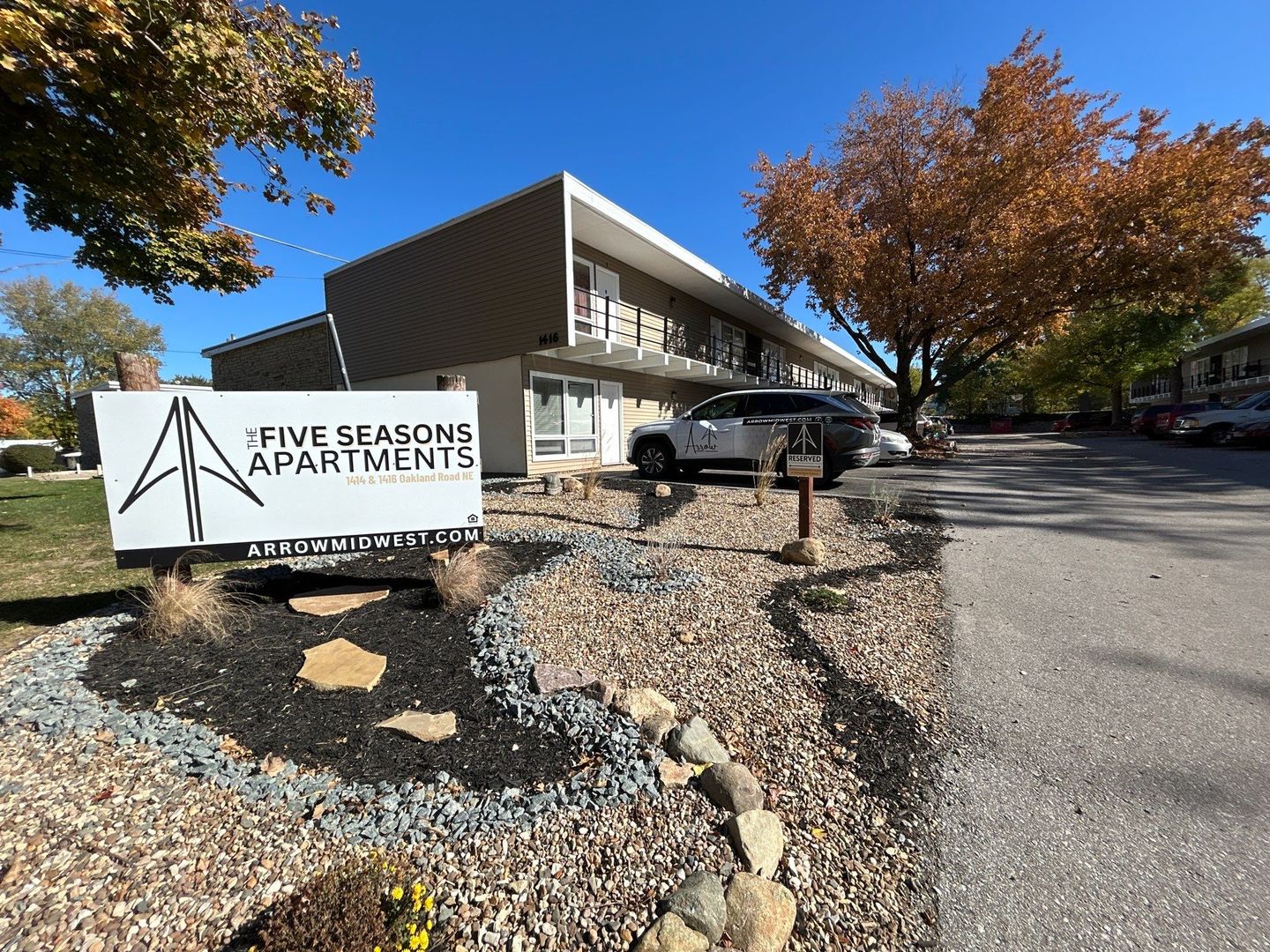 Cedar Rapids Apartment: 1414/1416 Oakland Rd NE