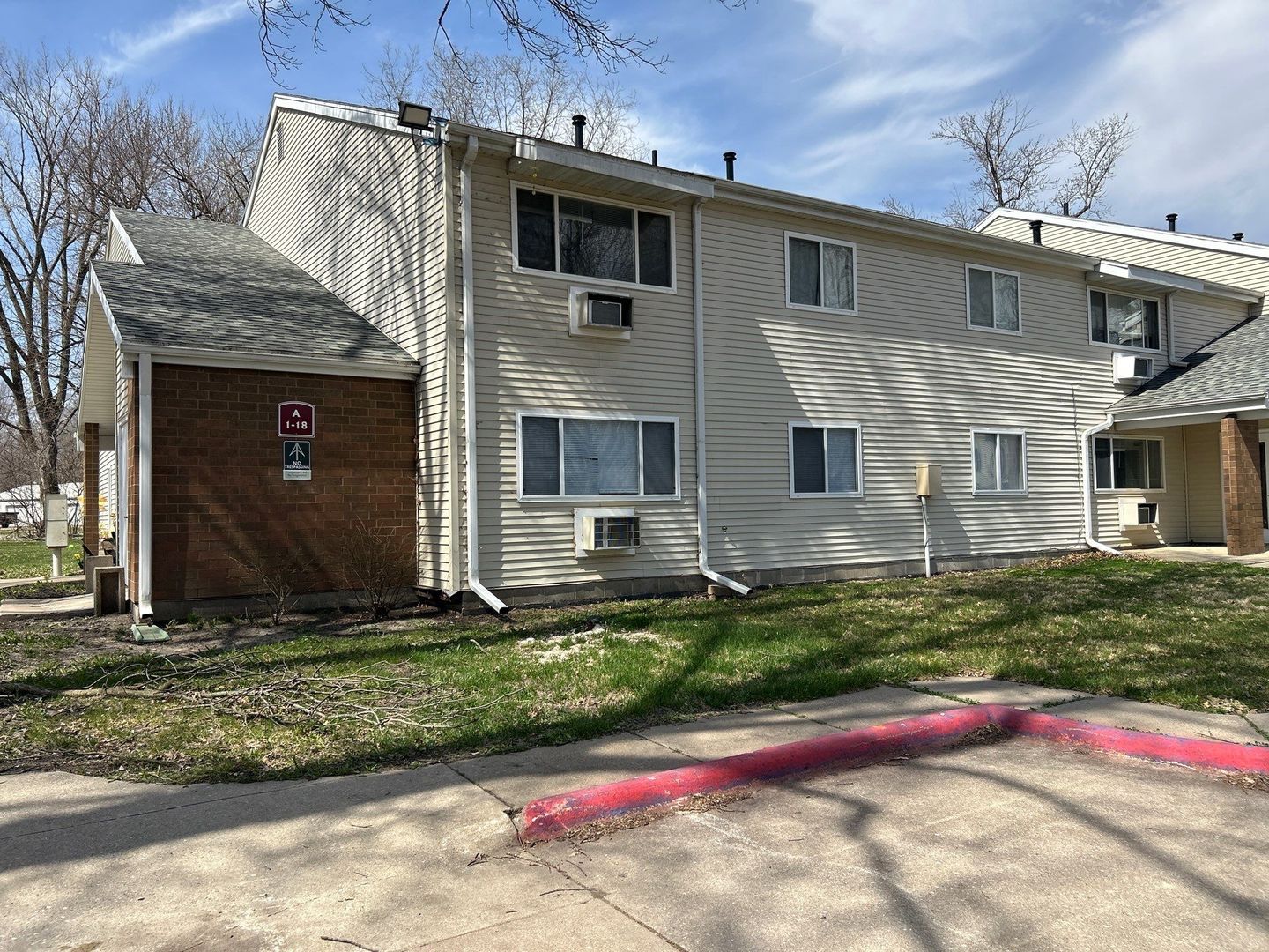 Clarinda Apartment: 1010 North 16th Street