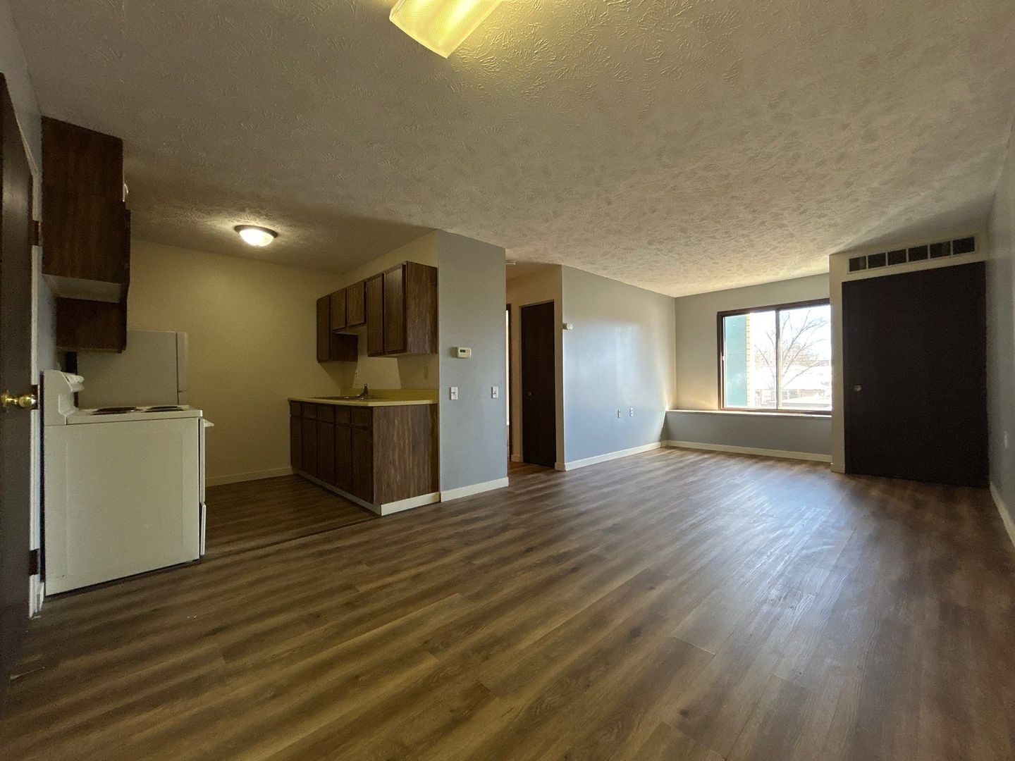 Hebron Apartment: 130 S 5th Street