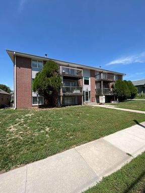 Spacious 2 bedroom, 1.5-bathroom apartment for rent – photo 1