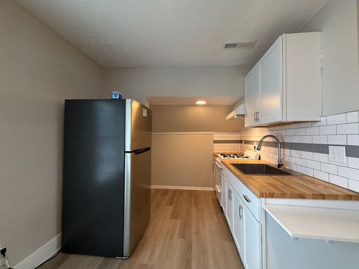 Conveniently located 1-bedroom, 1-bathroom apartment for rent – photo 1