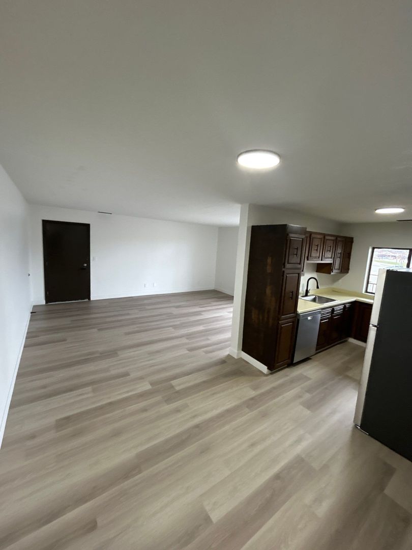 Bismarck Apartment: 215 East Arbor Ave