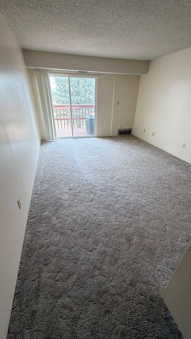 McCook Apartment: 1300 East H Street