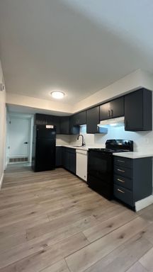 Remodeled 2-bedroom, 1 bathroom apartment for rent. – photo 1