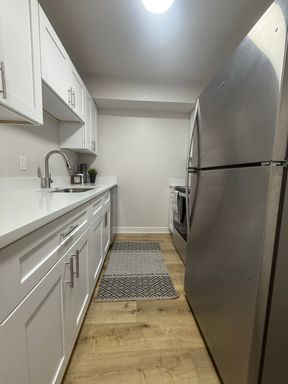 Modern 2-bedroom, 1 bathroom apartment for rent located across from East Campus – photo 1