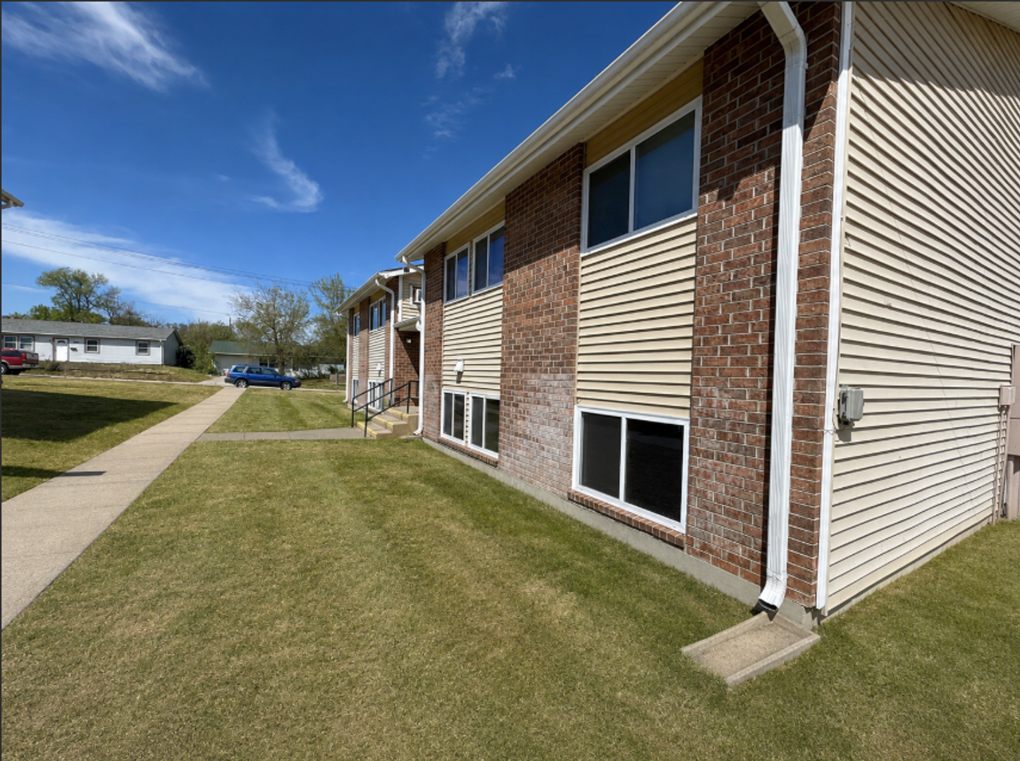 McCook Apartment: 906 East E Street