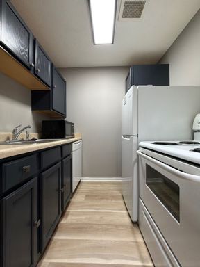 Conveniently located 1-bedroom, 1-bathroom apartment – photo 1