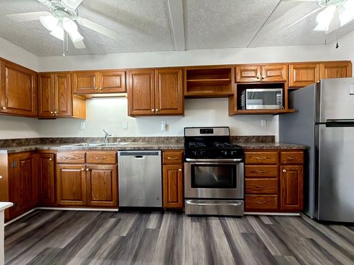Newly remodeled 2 bedroom, 1 bathroom apartment. – photo 1