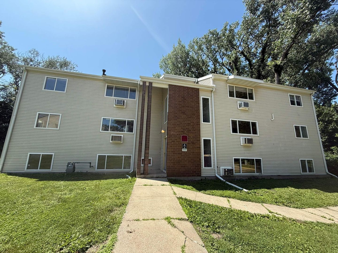 Clarinda Apartment: 1010 North 16th Street
