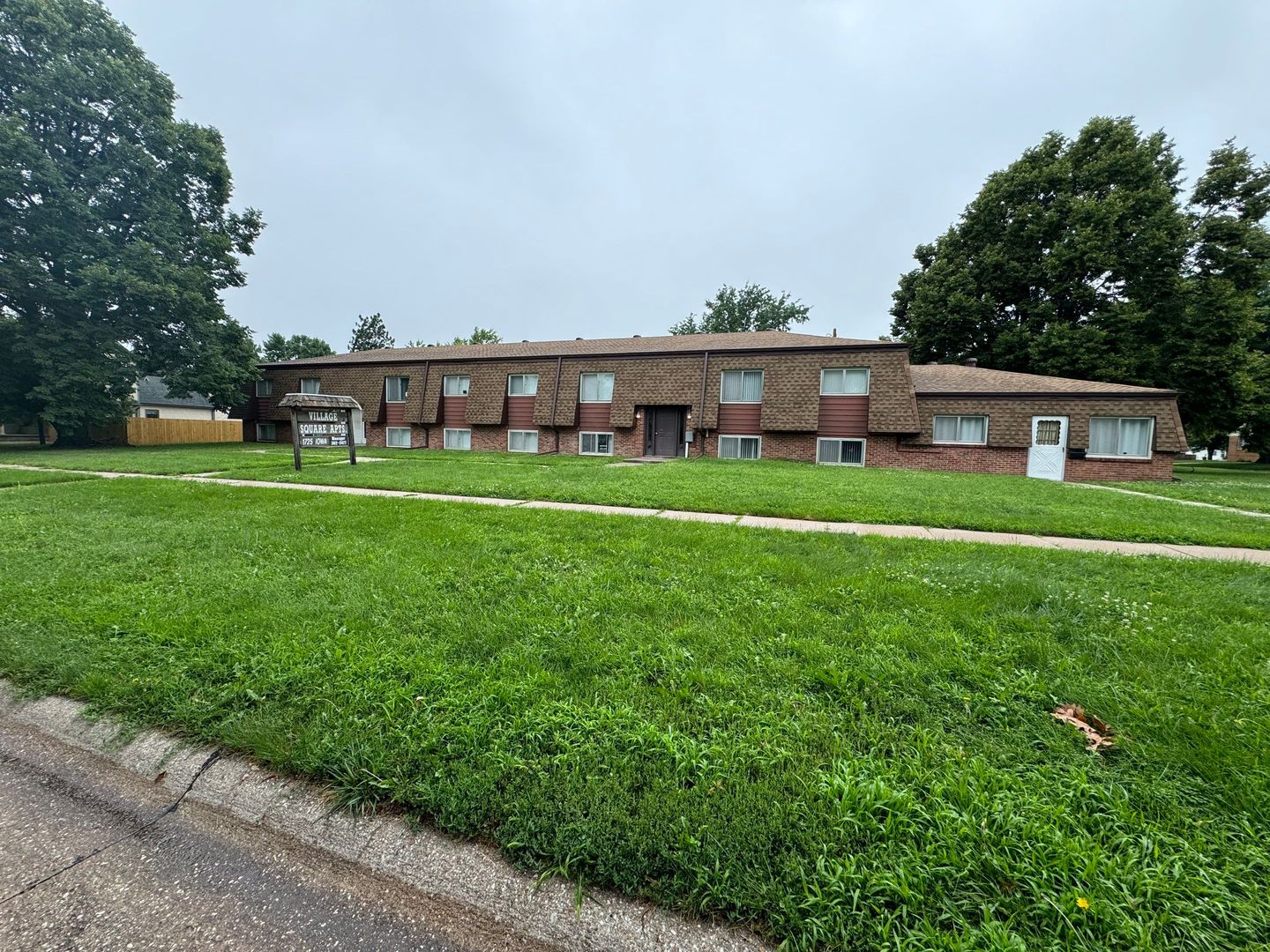 York Apartment: 1725 North Iowa Ave