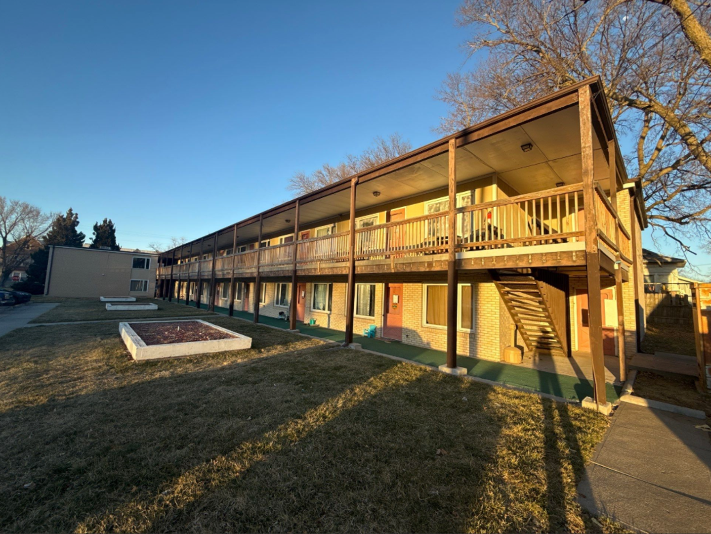 Belleville Apartment: 1004 18th Street