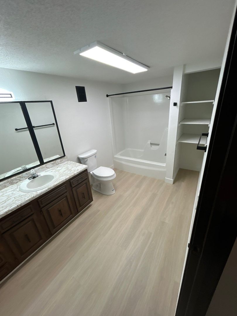 Bismarck Apartment: 215 East Arbor Ave