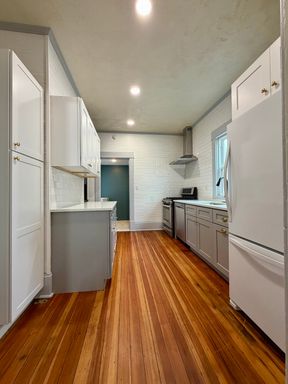 Beautiful 4-bedroom, 2-bathroom home for rent – photo 1