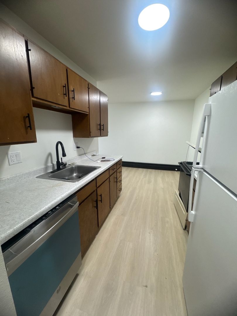 Bismarck Apartment: 215 East Arbor Ave