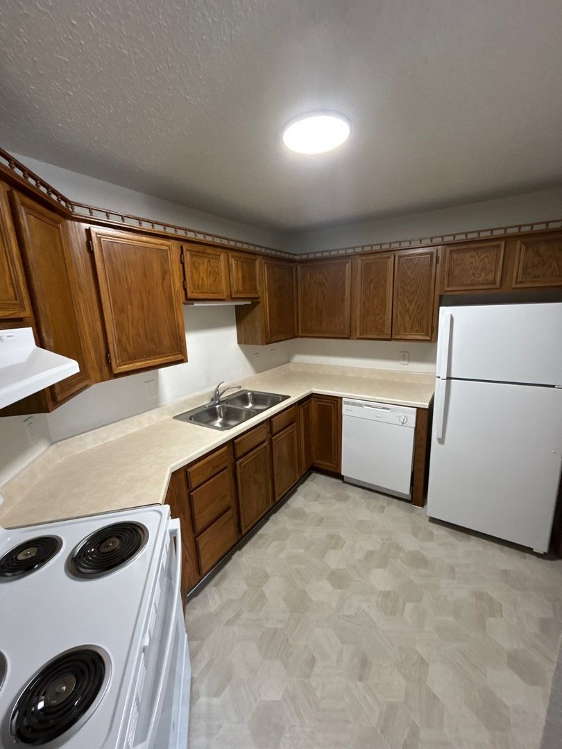 Bismarck Apartment: 215 East Arbor Ave