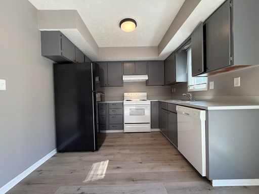Modern 2-bedroom, 1-bathroom unit for rent. – photo 1