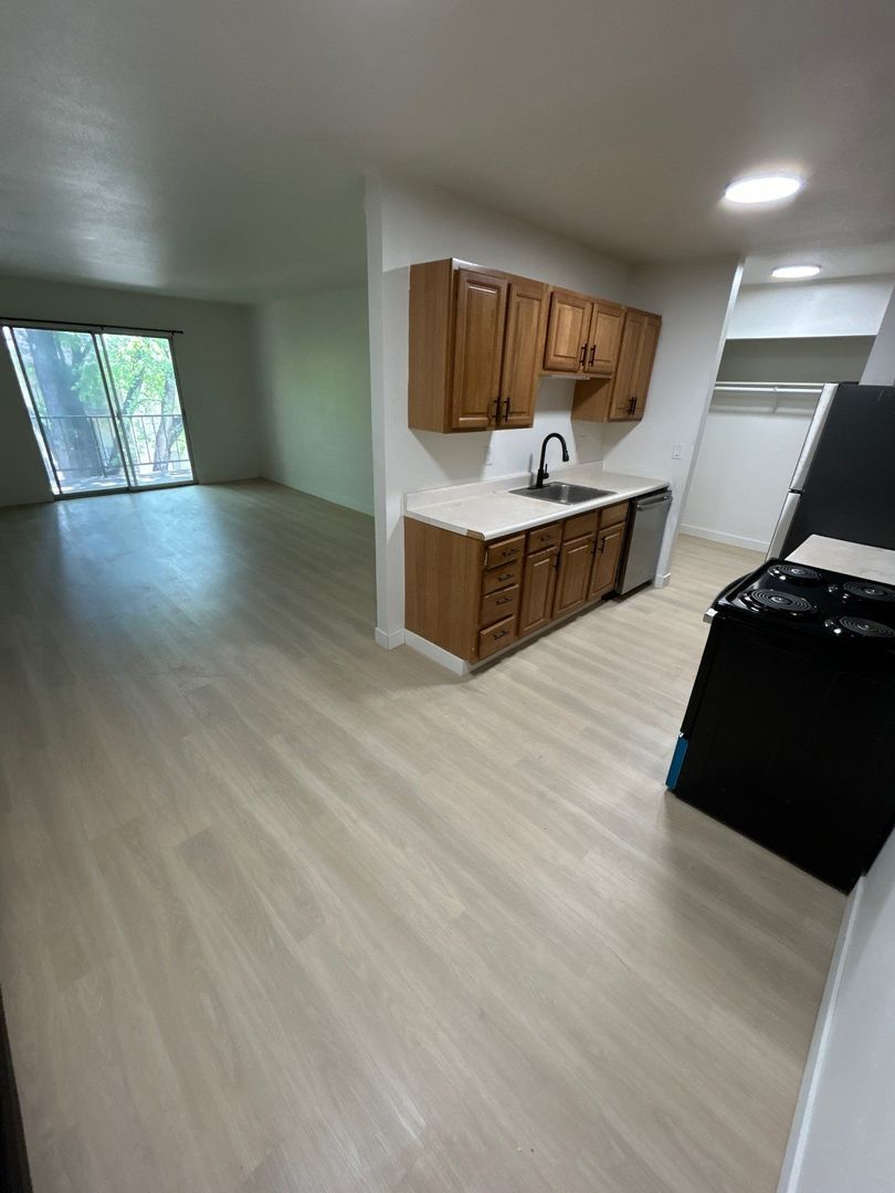 Bismarck Apartment: 215 East Arbor Ave