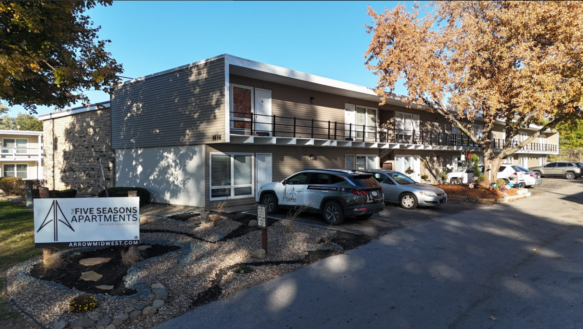 Cedar Rapids Apartment: 1414/1416 Oakland Rd NE