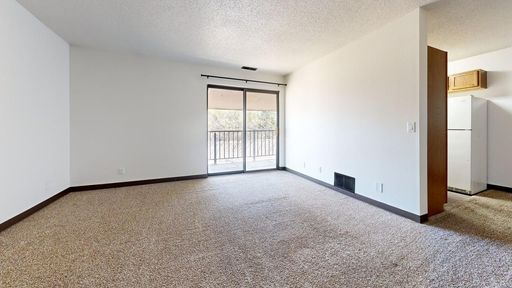 Spacious 2-bedroom, 1 bathroom apartment for rent in Bismarck, ND – photo 1