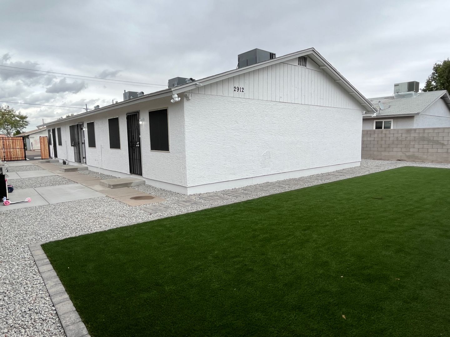 Phoenix Apartment: 2912 E Roeser Rd