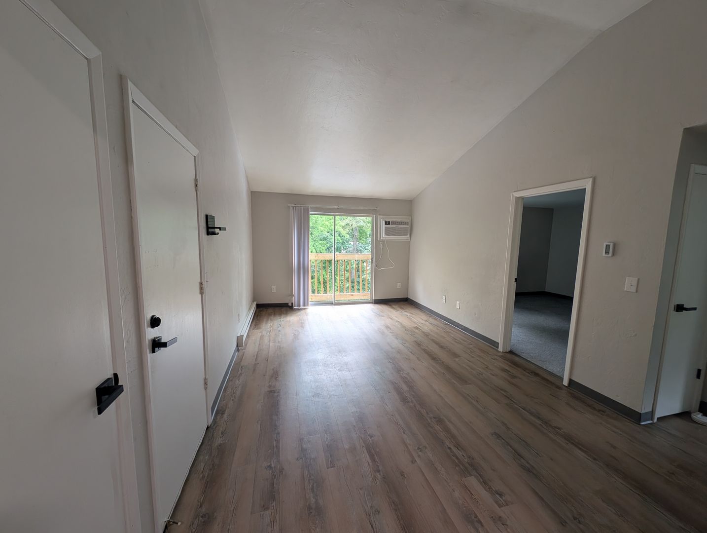 Worcester Apartment: 556 - 560 Mill Street