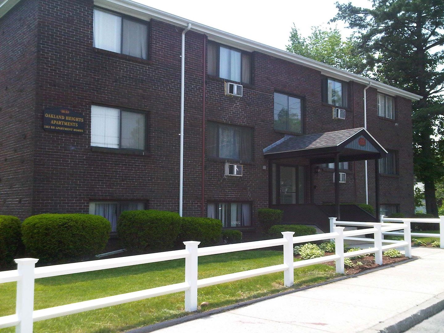Methuen Apartment: 42 Oakland Ave