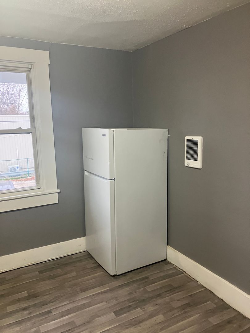 Frankfort Apartment: 453 E Walnut St