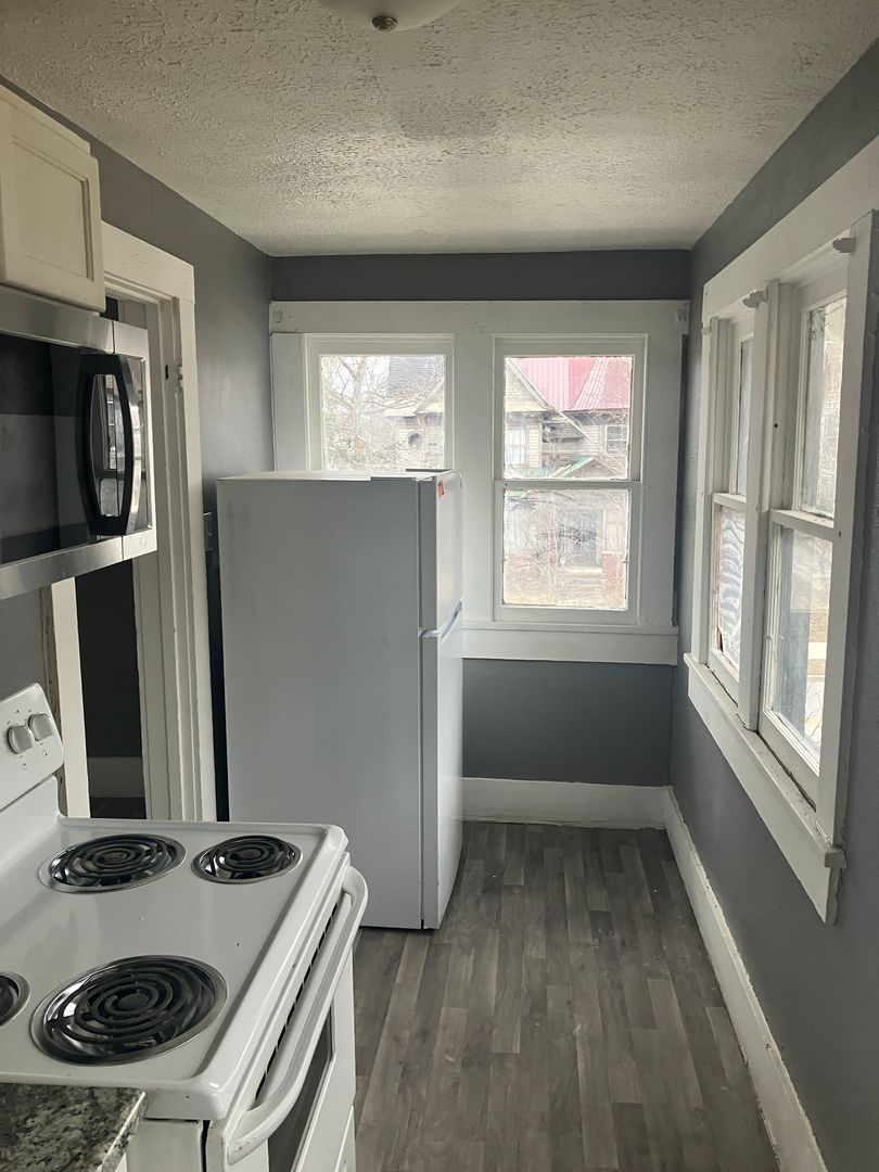 Frankfort Apartment: 453 E Walnut St