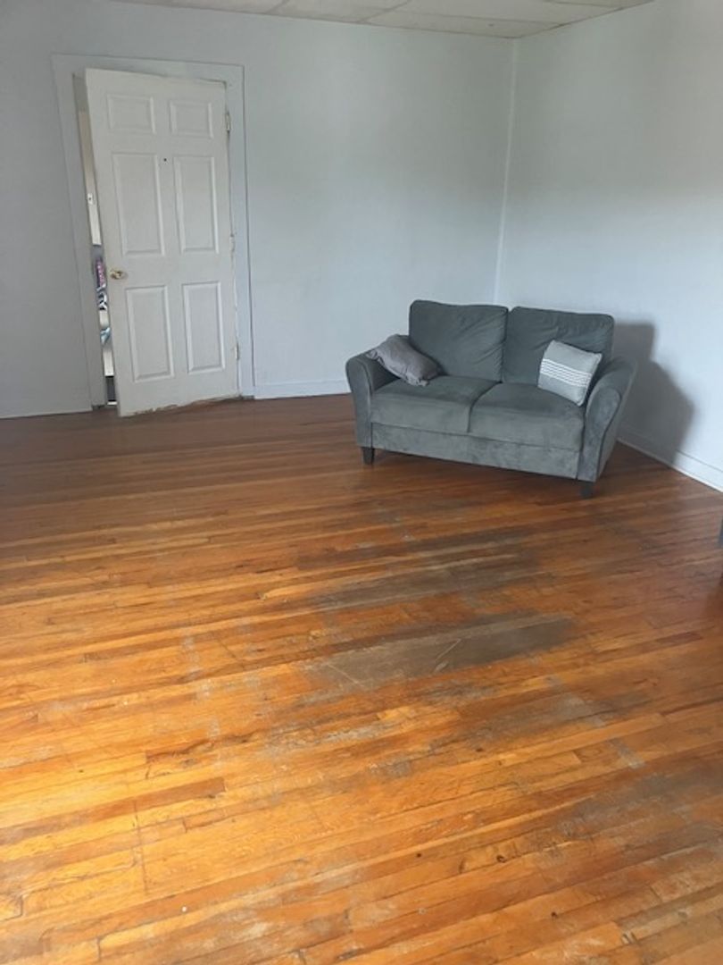 Darlington Apartment: 100 W Main