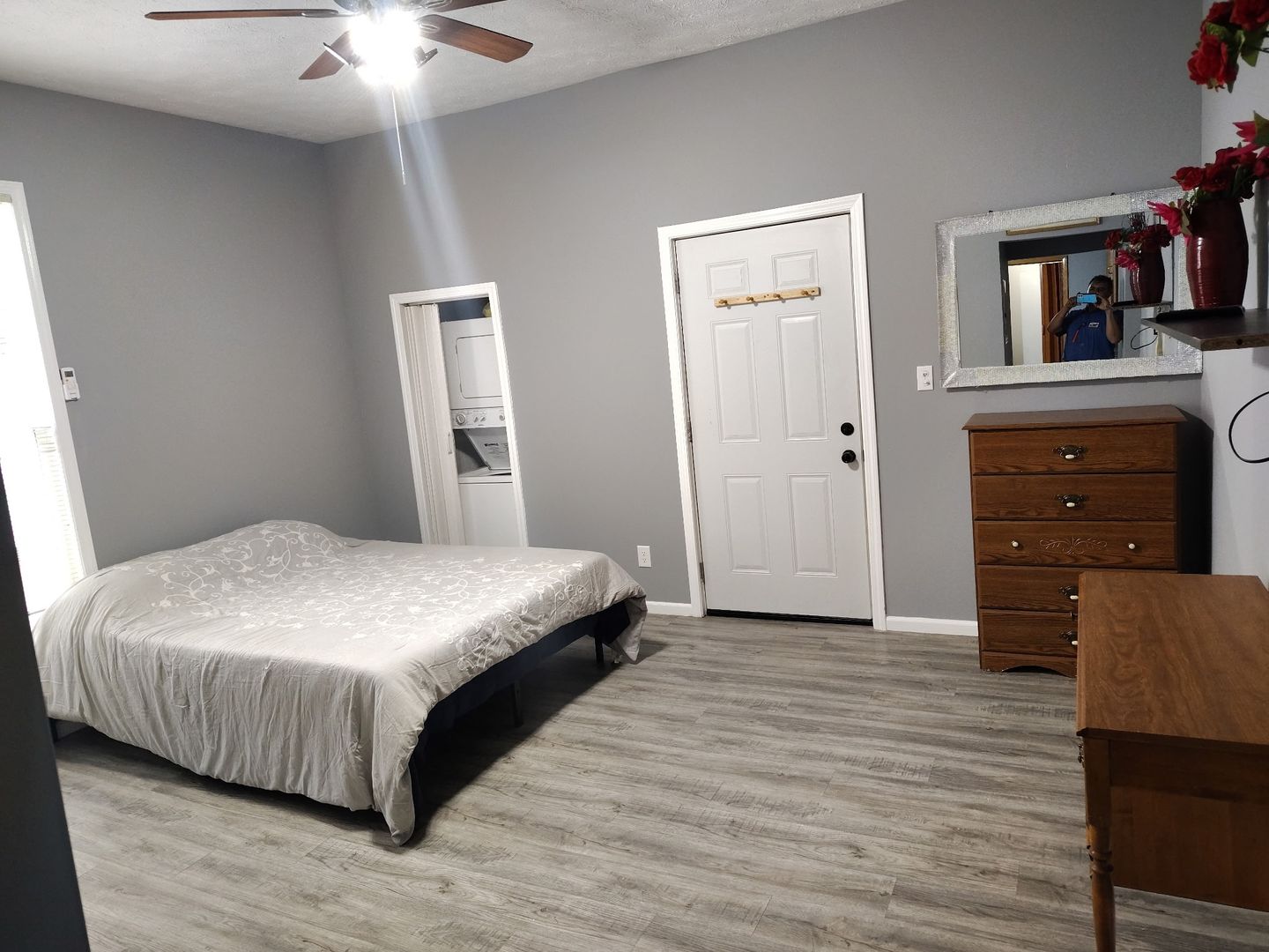 Frankfort Apartment: 359 S Main St