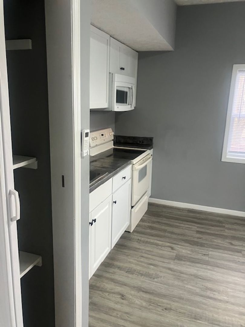 Frankfort Apartment: 359 S Main St