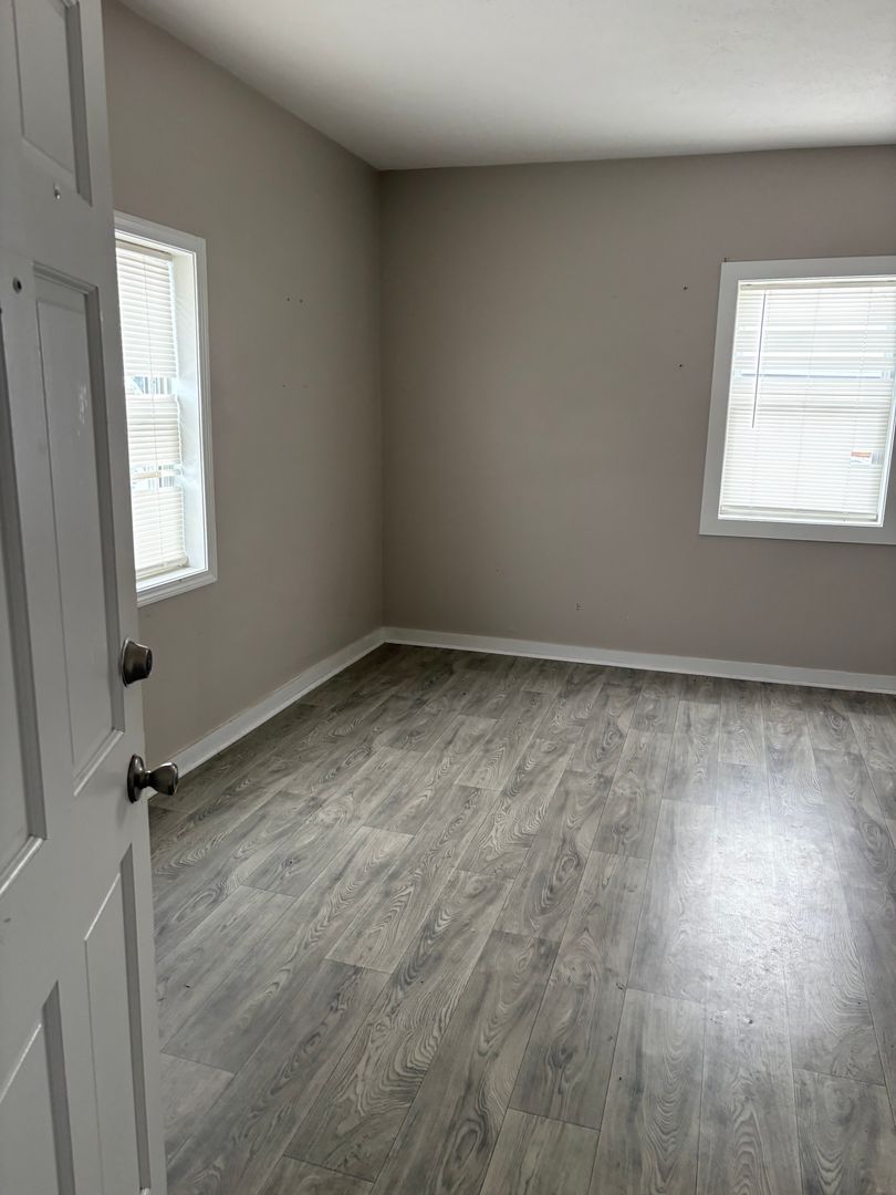 Frankfort Apartment: 457 N Main Street