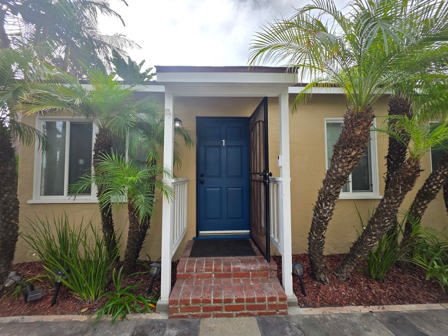 Oceanside Apartment: 1705 S Myers St