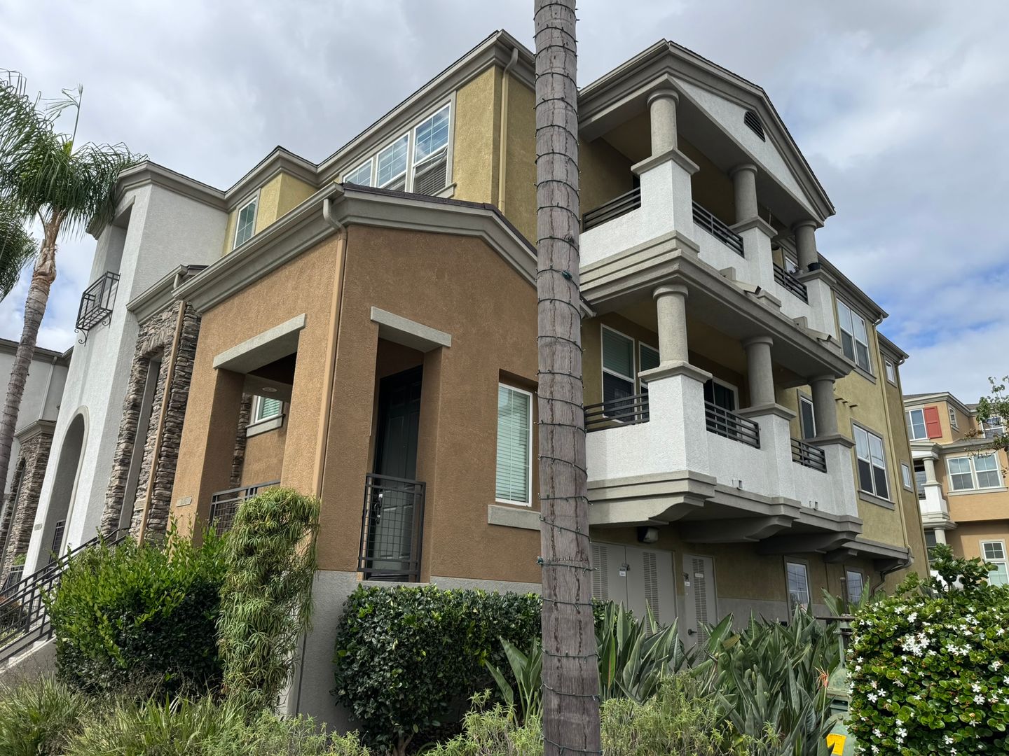 San Diego House: 5096 Plaza Promenade