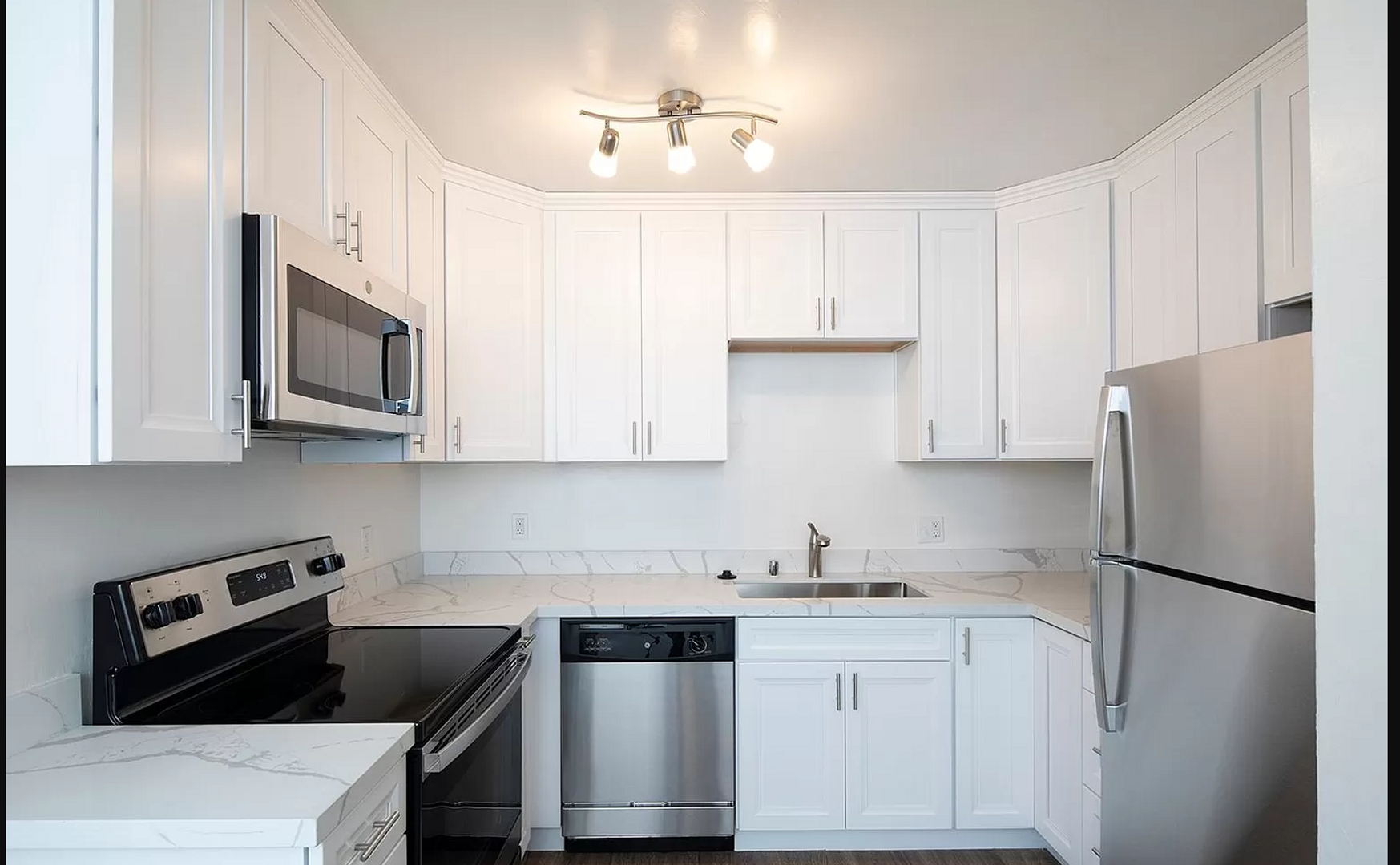San Diego Apartment: 1068  Hornblend Street