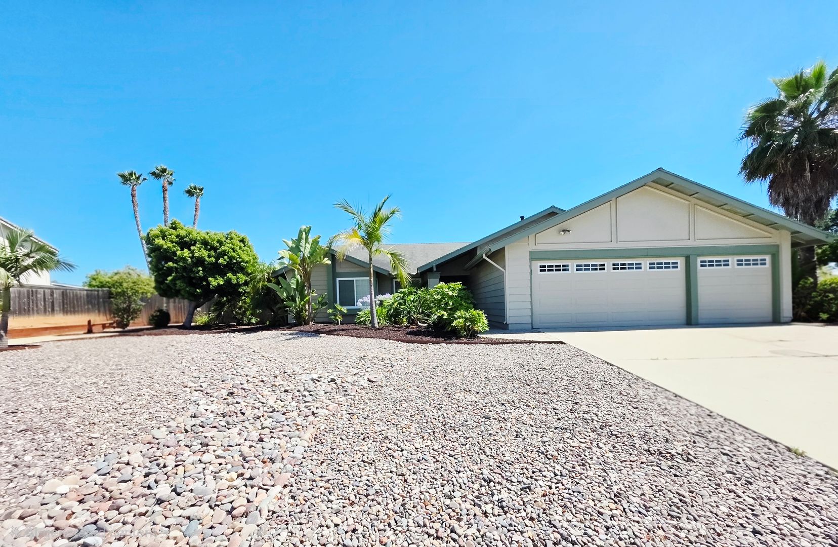 Oceanside House: 4565 Fieldgate Rd